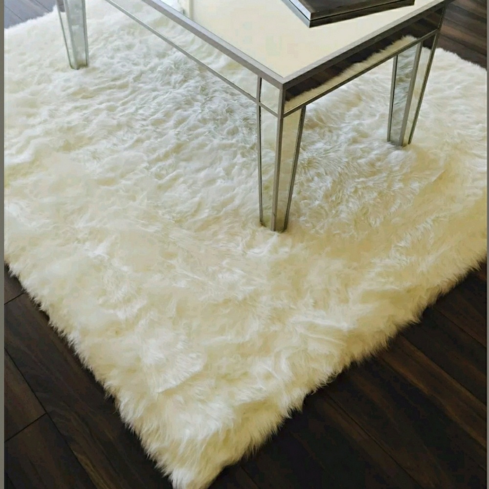 FAUX FUR OFF WHITE/IVORY 4'x5' AREA RUG